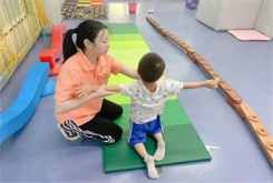 如何为孩子选择一家感统训练机构