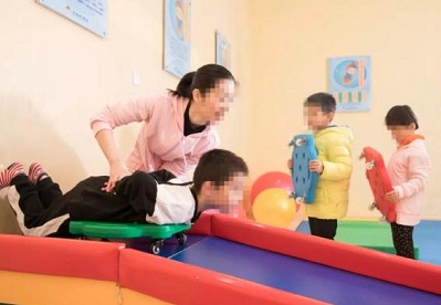 感统训练冲滑板