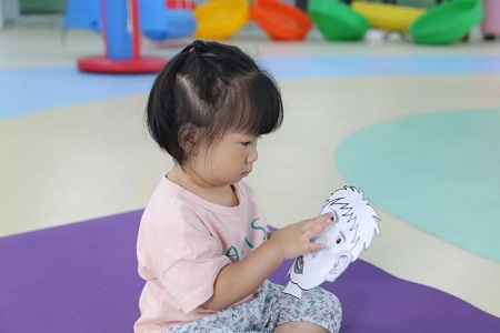 2岁小孩在做感统训练